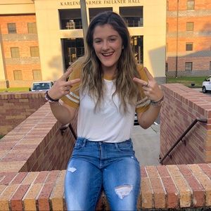 Meet your Posher, Chloe